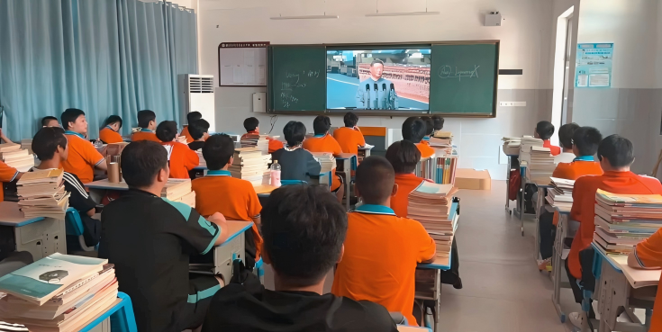 【观九三阅兵盛典 铸华光爱国魂】——湘乡市华光中等技术学校纪念抗战胜利80周年观礼活动纪实