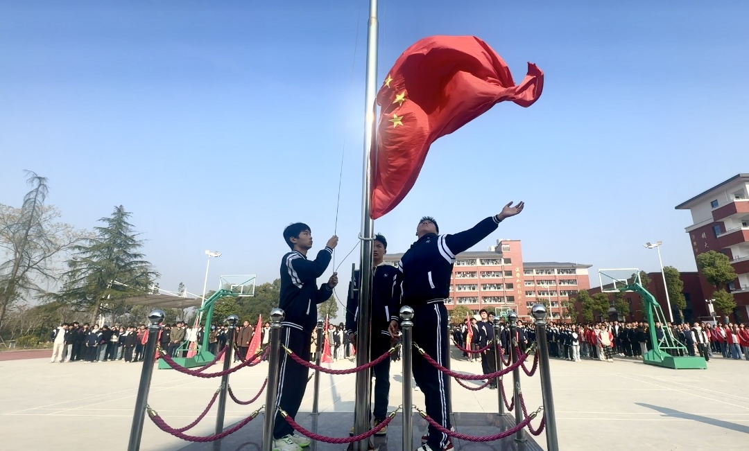 弘扬法治精神  争做法治少年——我校举行主题升旗仪式筑牢校园法治根基